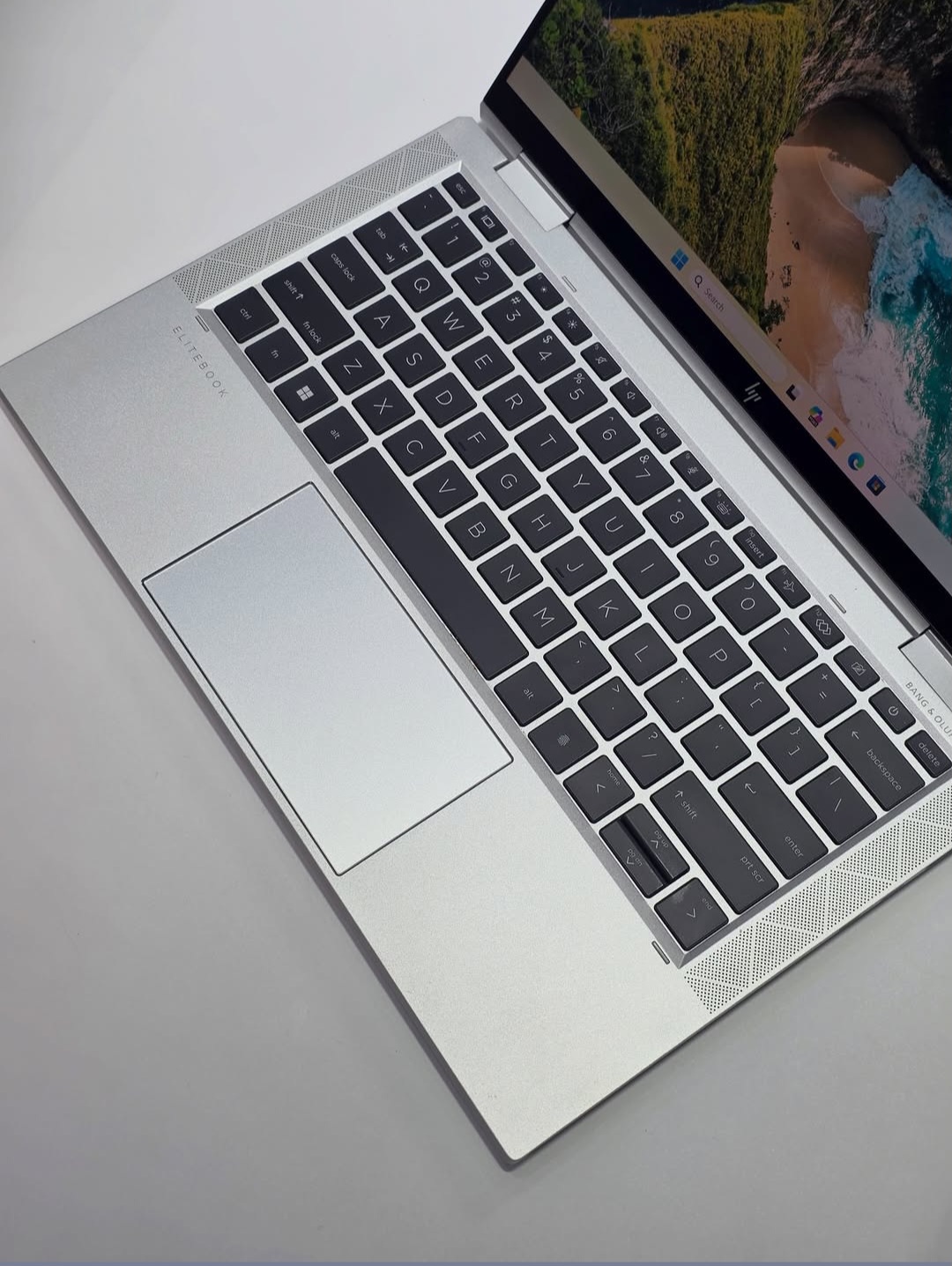 HP EliteBook x360 1030 G8 — view 4